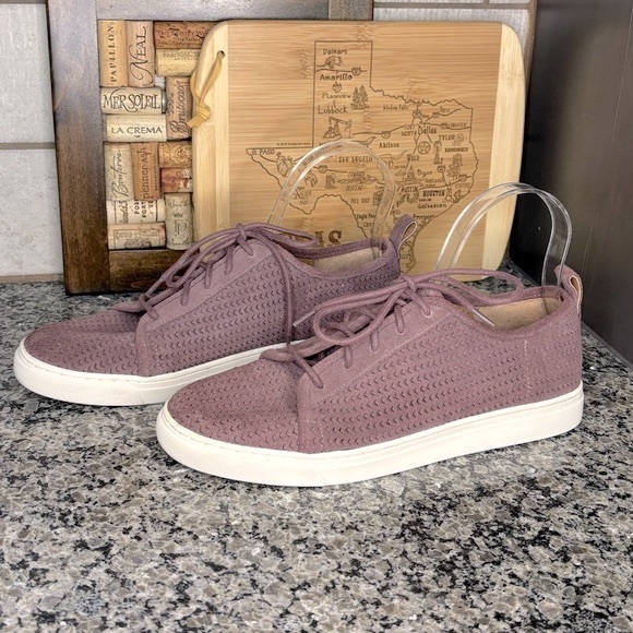 Lucky Brand LaWove Mauve Perforated Sneakers Size 9 - Picture 2 of 9